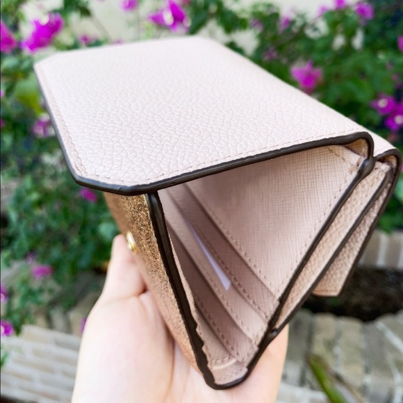 👜💕NWT Michael Kors Trifold Wallet Rose - Picture 6 of 7